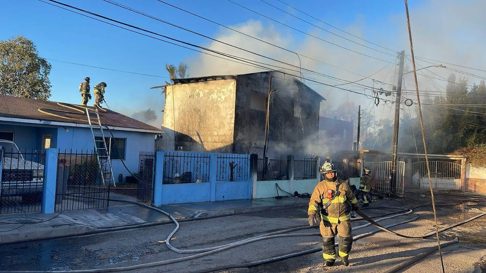 11 CORTESIA DE BOMBEROS